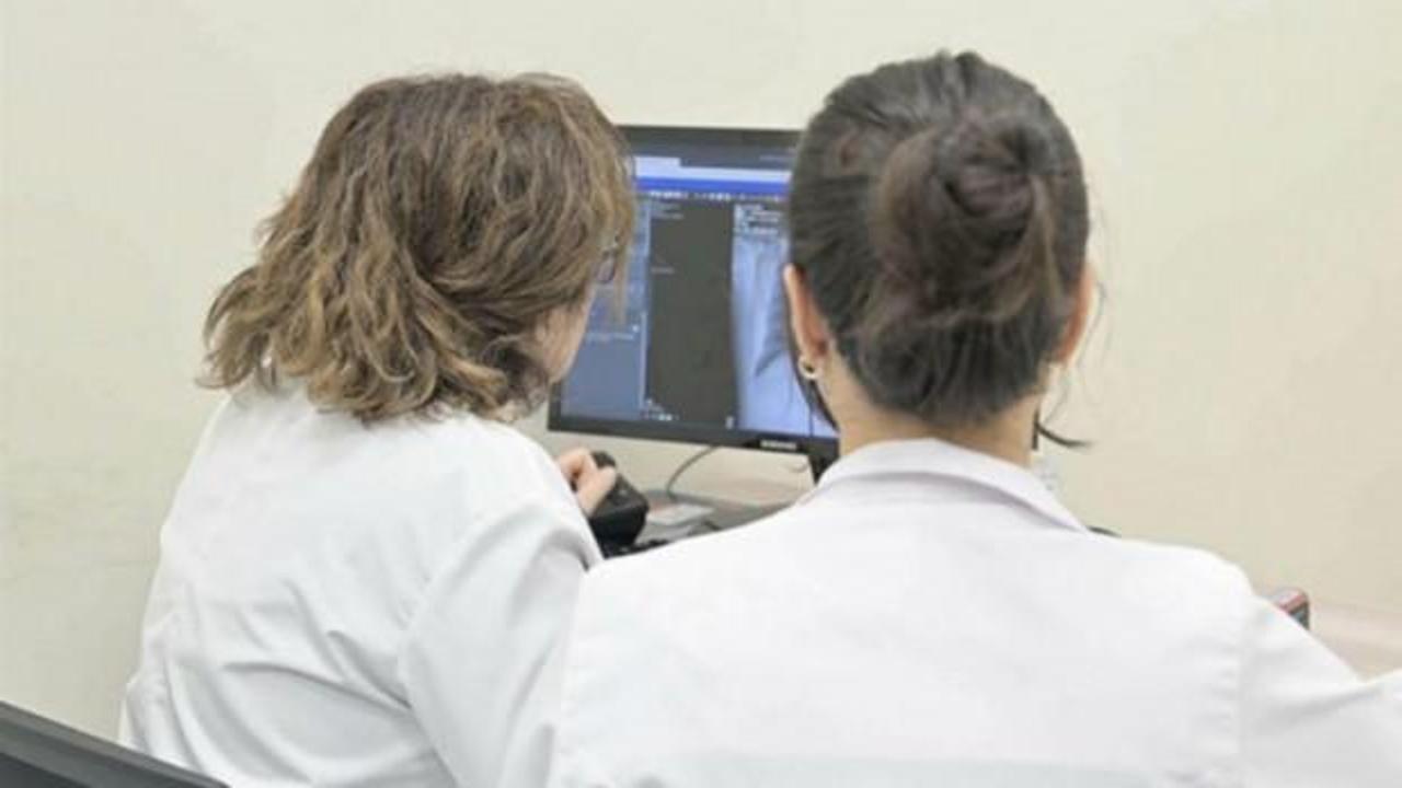 Evden &ccedil;ıkamayan 44 bin hastaya uzaktan muayene hizmeti