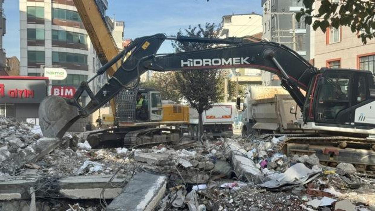 Gebze&rsquo;de enkaz kaldırılıyor: Ekipler zeminde inceleme yapıyor!