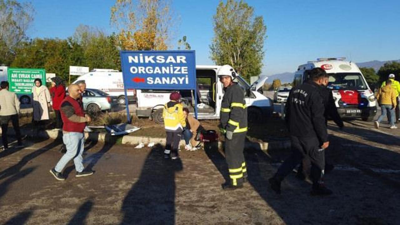 İşçi servis minibüsleri çarpıştı: 10 yaralı