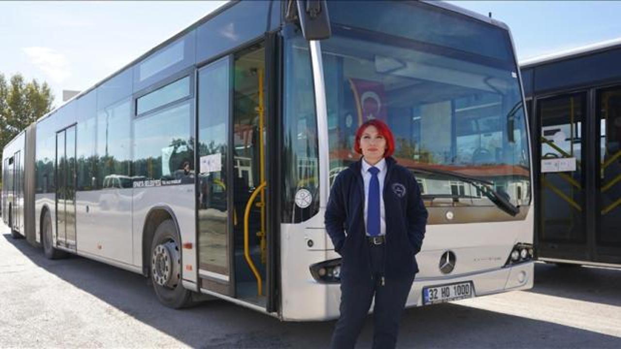 Otob&uuml;s şof&ouml;r&uuml; olan kadın &ccedil;ocukluk hayalini ger&ccedil;ekleştirdi