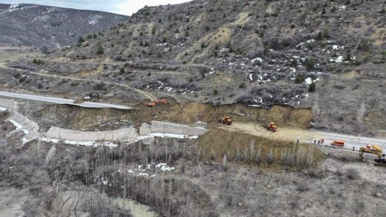 İki il arasındaki kara yolu ulaşıma kapanmıştı: Bölgede çalışmalar sürüyor!