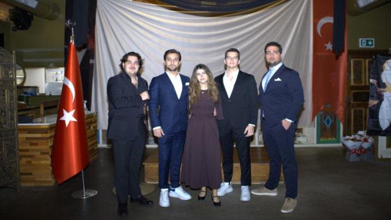 Londra’da Cumhuriyetin 102. yılı çoşkusu: Türk öğrenciler “Cumhuriyet Balosu”nda buluştu