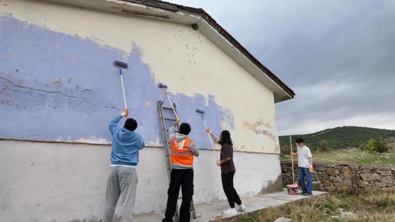6 öğrencili köy okulunu üniversite öğrencileri yeniledi