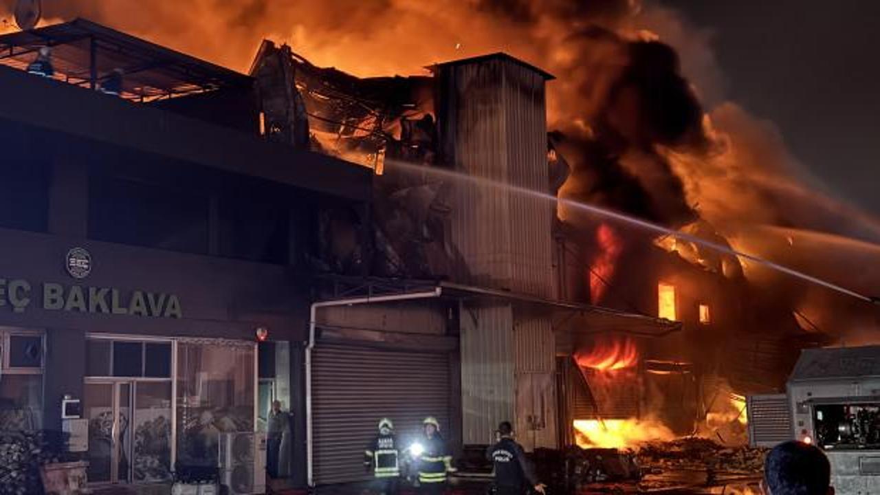 Adana'da hırdavat dükkanında korkutan yangın!