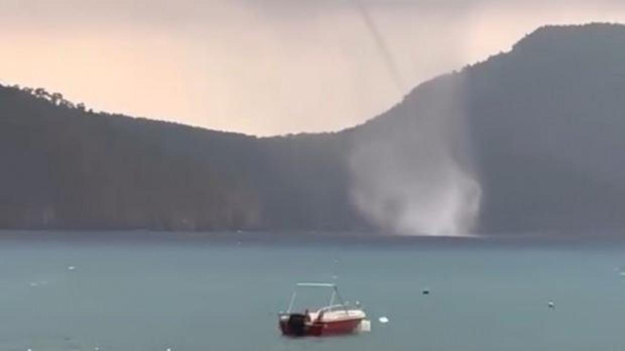 Antalya'da denizde aynı anda 2 hortum oluştu