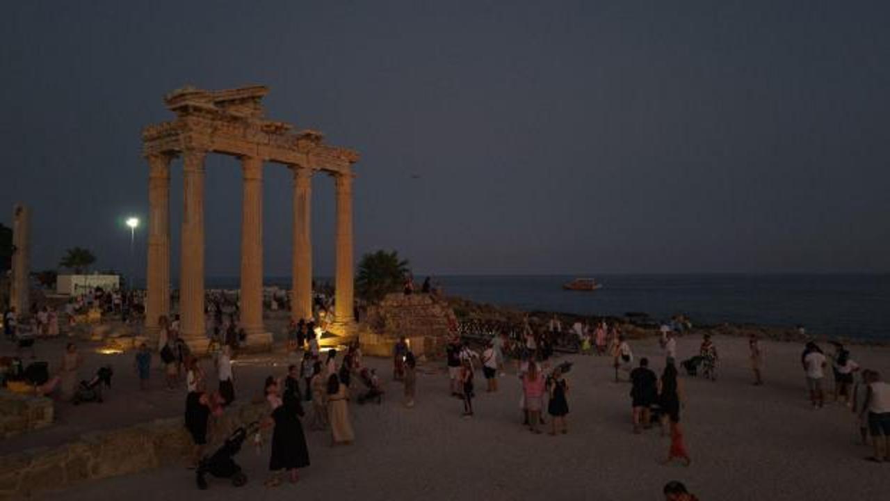 Bakan Ersoy duyurdu: Antalya, ziyaret&ccedil;i sayısında cumhuriyet rekoru kırdı