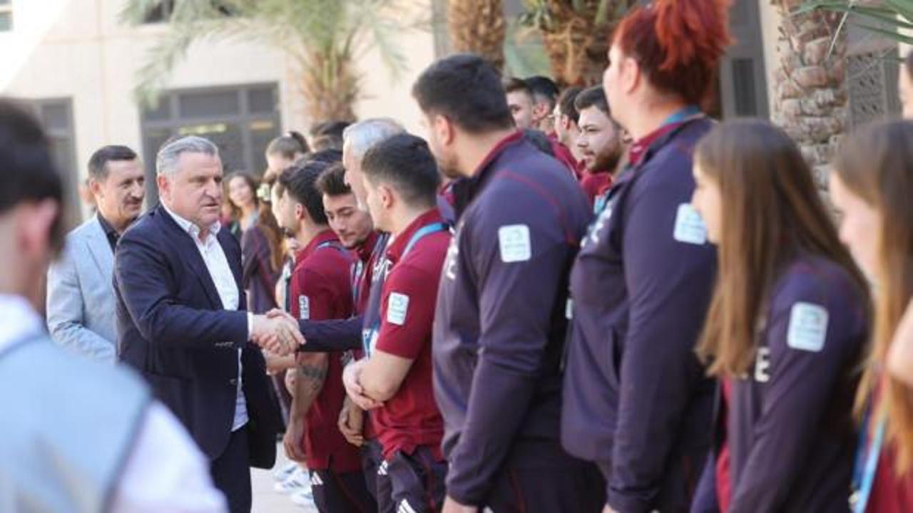 Bakan Bak İslami Dayanışma Oyunları'nda yarışacak sporcuları ziyaret etti