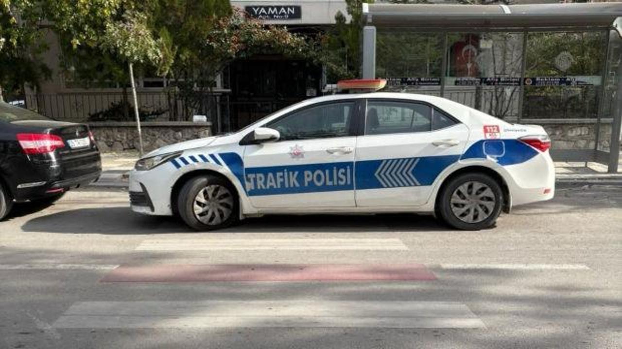 Ekip arabasını yaya yoluna çeken polis memuruna trafik cezası