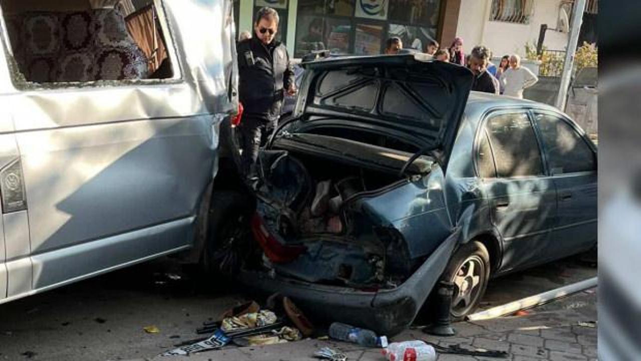 Freni tutmayan kamyon park halindeki 4 aracı bi&ccedil;ti