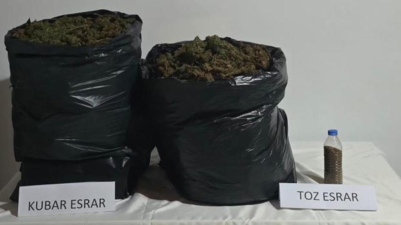 Toprağa gömülü halde 12 kilo 250 gram uyuşturucu çıktı