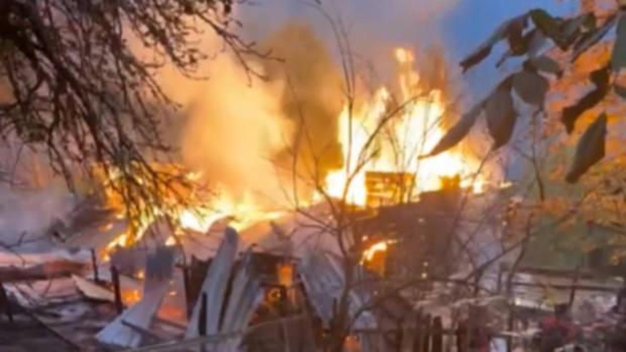 Karabük’te 2 katlı ahşap evde yangın! 5 kişi dumandan etkilendi