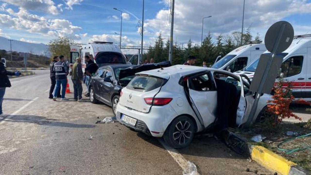 Karabük'te kavşakta otomobiller çarpıştı: 7 yaralı