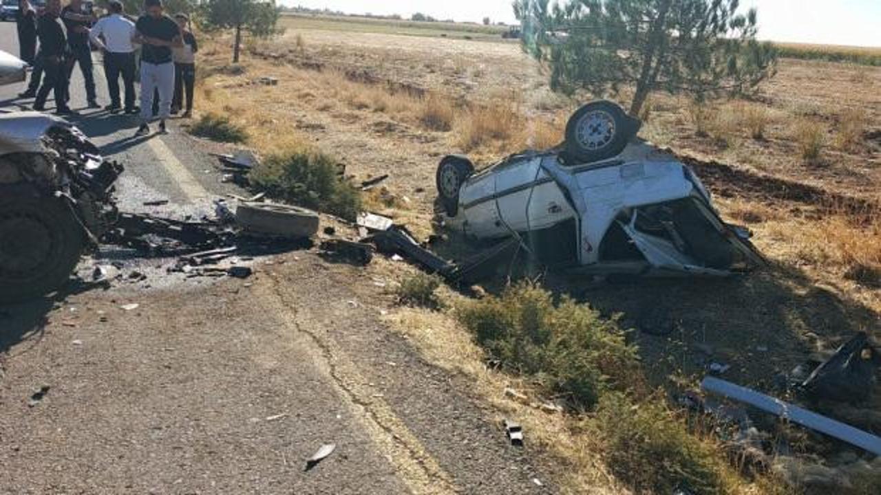 Mardin’de feci kaza: Otomobiller kafa kafaya çarpıştı, 1’i ağır, 6 yaralı