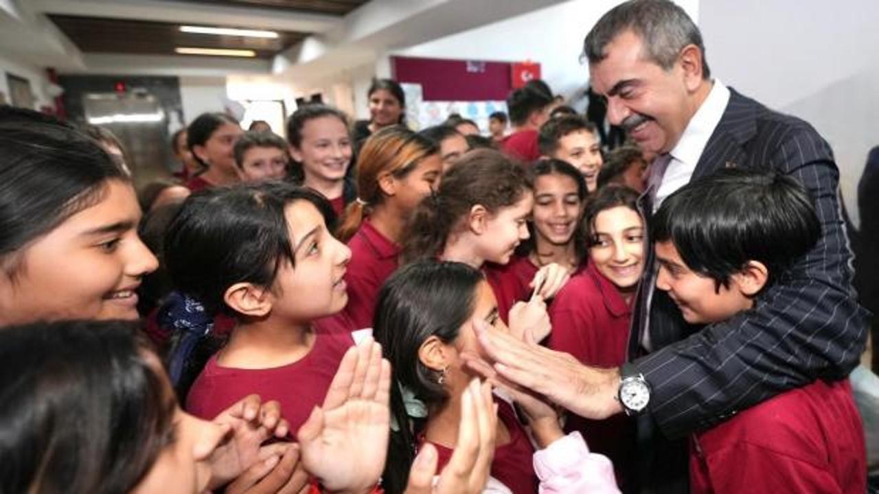 Milli Eğitim Bakanı Tekin'den Bursa ve Balıkesir'deki iki okula s&uuml;rpriz ziyaret