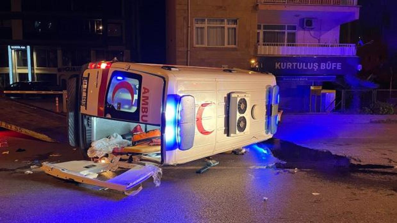 Otomobille hasta taşıyan ambulans çarpıştı: Çok sayıda yaralı var