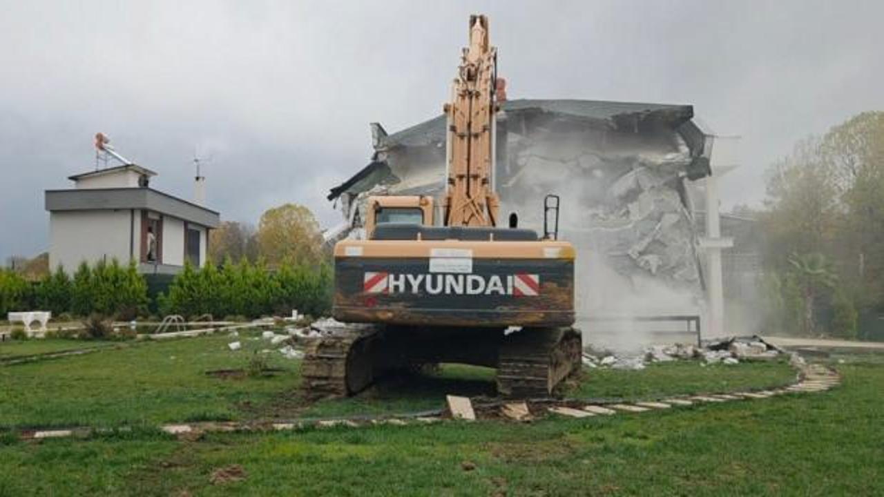 Sinem'in bı&ccedil;aklanarak &ouml;ld&uuml;r&uuml;ld&uuml;ğ&uuml; villa yıkıldı