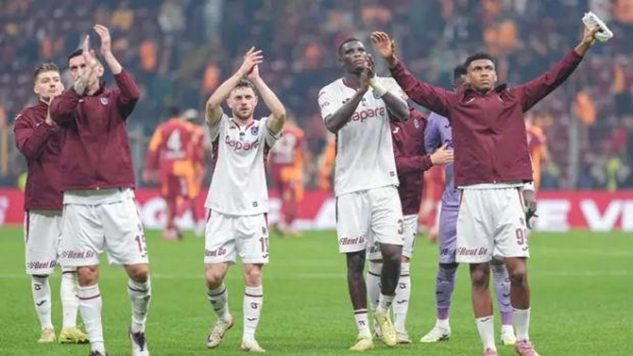 11 kişi çıktıkları sahada 2 futbolcuyla 21 puan topladılar