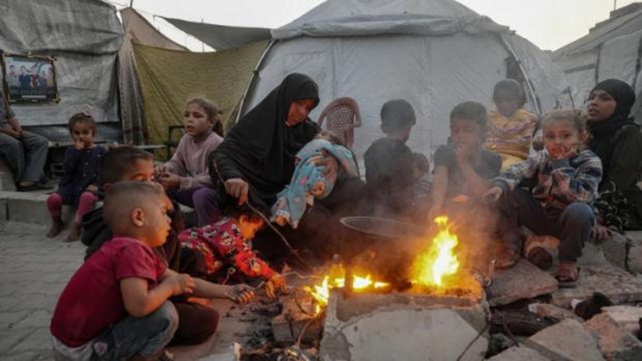 5 &ccedil;ocuğunu kaybedince 36 toruna bakıyor! Gazzeli ninenin yoklukla imtihanı
