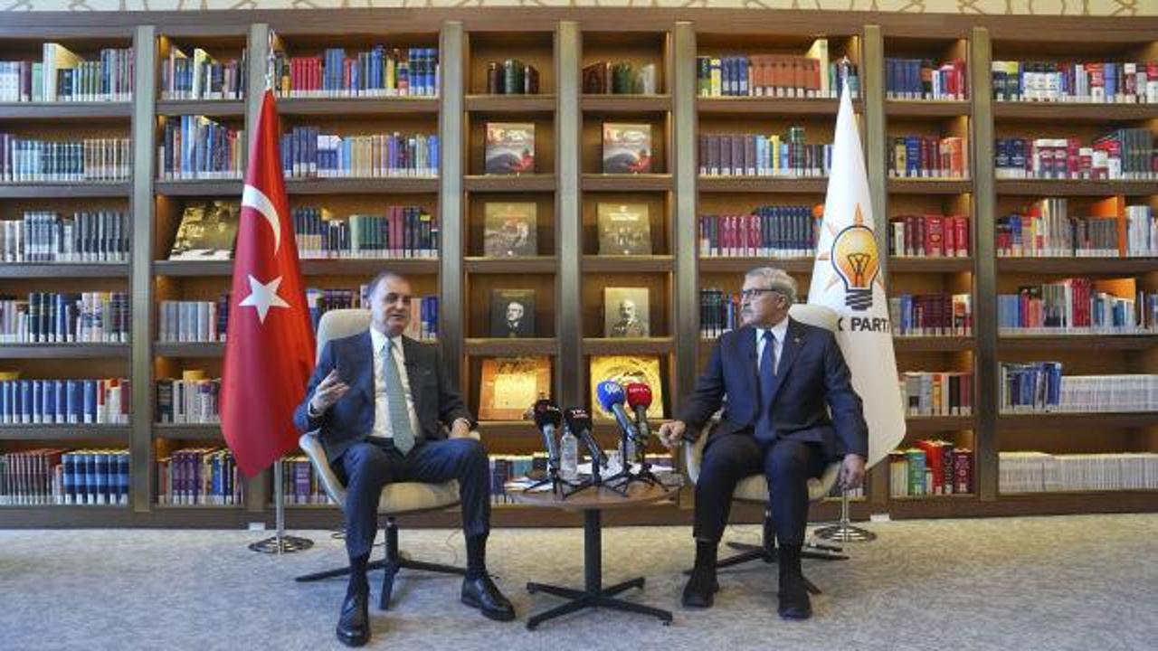 AK Parti'de "Kütüphane Sohbetleri" programının ilk konuğu Ömer Çelik oldu