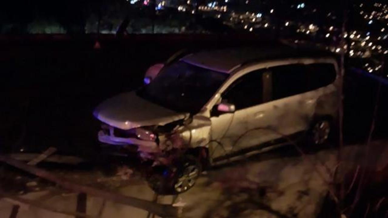 Akılalmaz kaza! Virajı alamayan otomobil evin damına uçtu