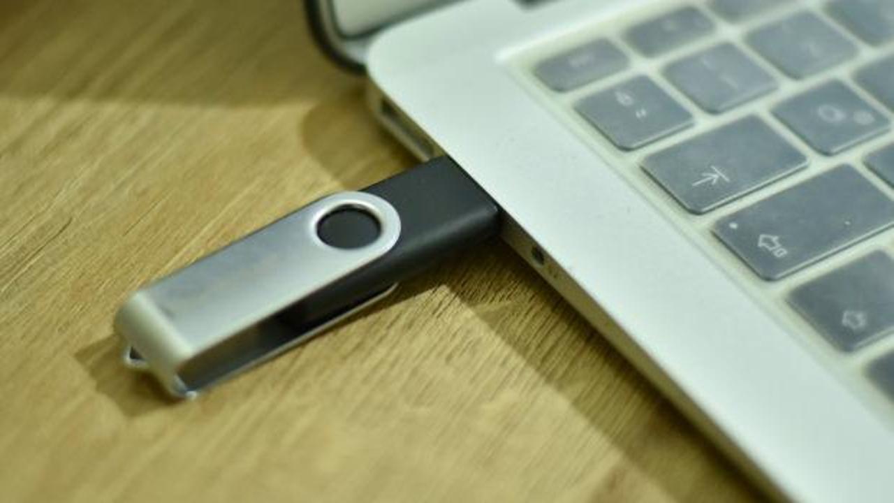 Almanya'da şüpheli USB alarmı! Milletvekillerine gönderildi