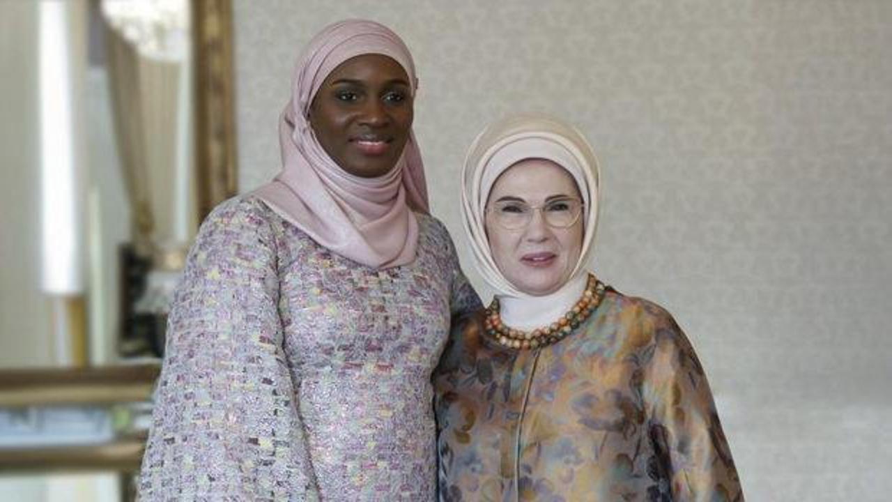 Emine Erdoğan, Senegal Cumhurbaşkanının eşi Faye ile g&ouml;r&uuml;şt&uuml;