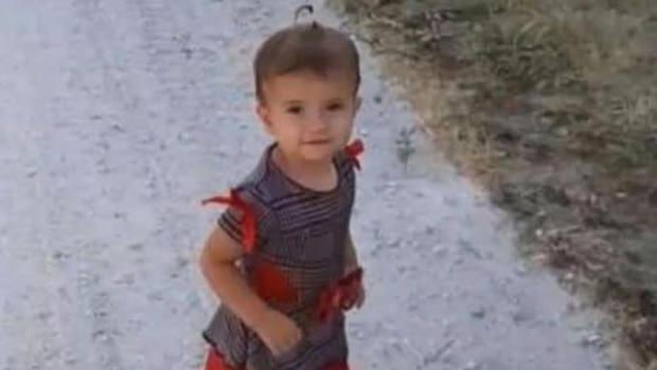 2 yaşındaki kız, babasının kullandığı traktörün altında can verdi