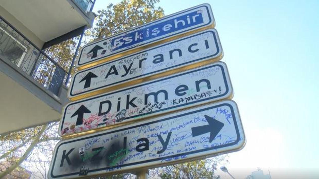 Gen&ccedil;lerin yeni akımı 'pes' dedirtti! Kızılay tabelası, 3. kez yenilendi