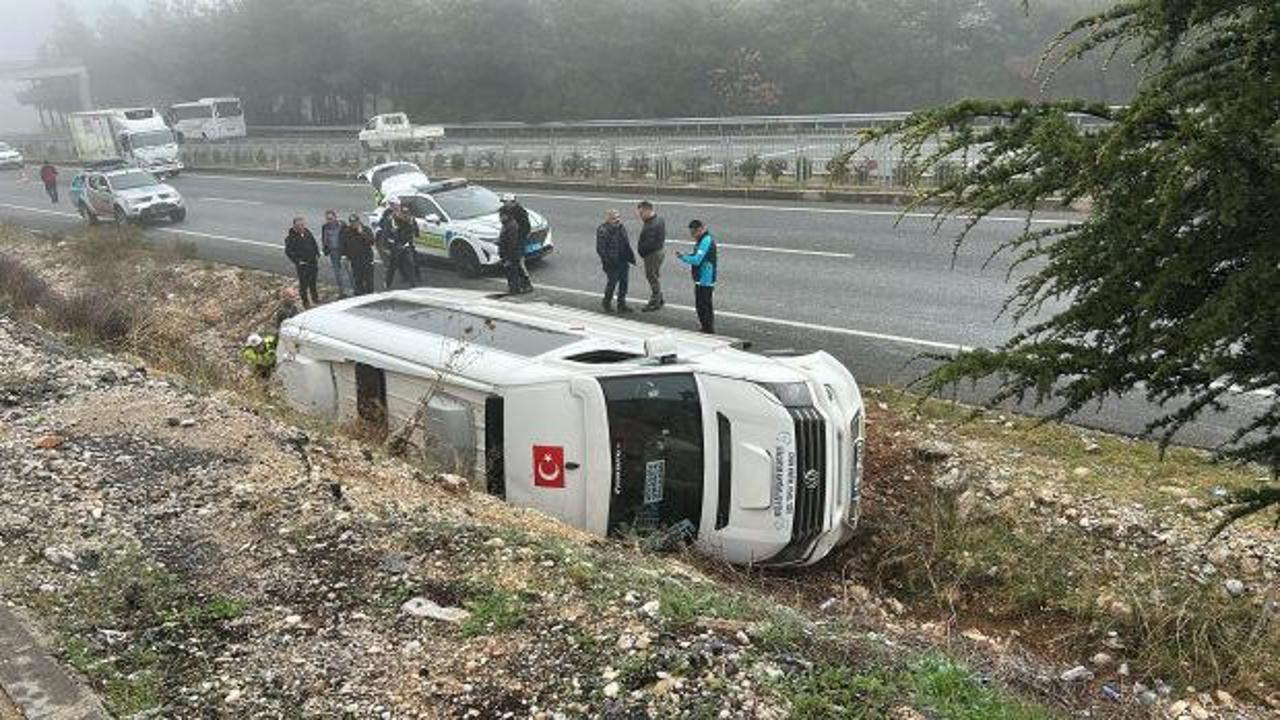 Muğla'da yolcu minibüsü devrildi: 15 yaralı