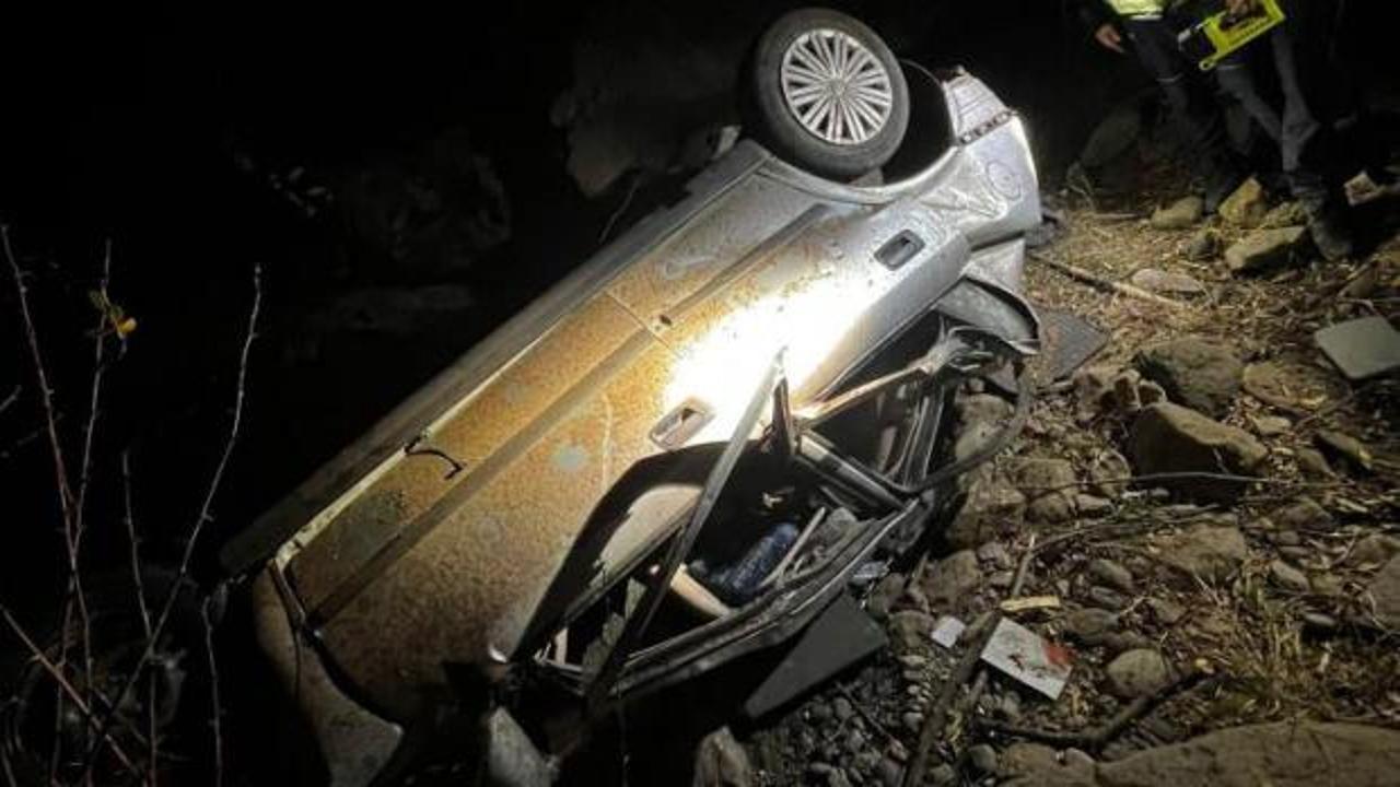 Otomobil 200 metre y&uuml;kseklikten vadiye u&ccedil;tu