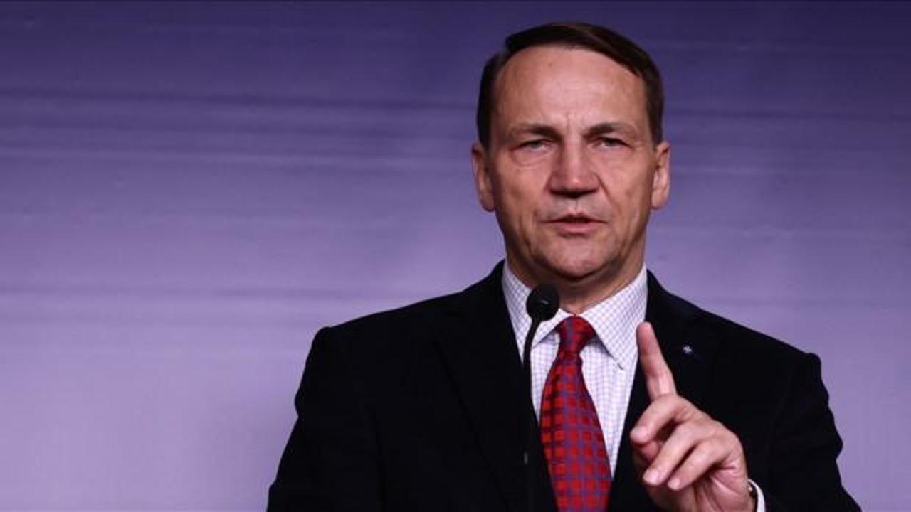 Sikorski: "Yeniden Rus s&ouml;m&uuml;rgesi olmaktansa ot yeriz"