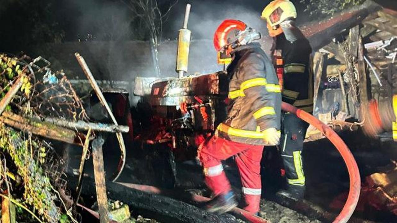 Yıldırım isabet eden 2 ara&ccedil; k&uuml;le d&ouml;nd&uuml;