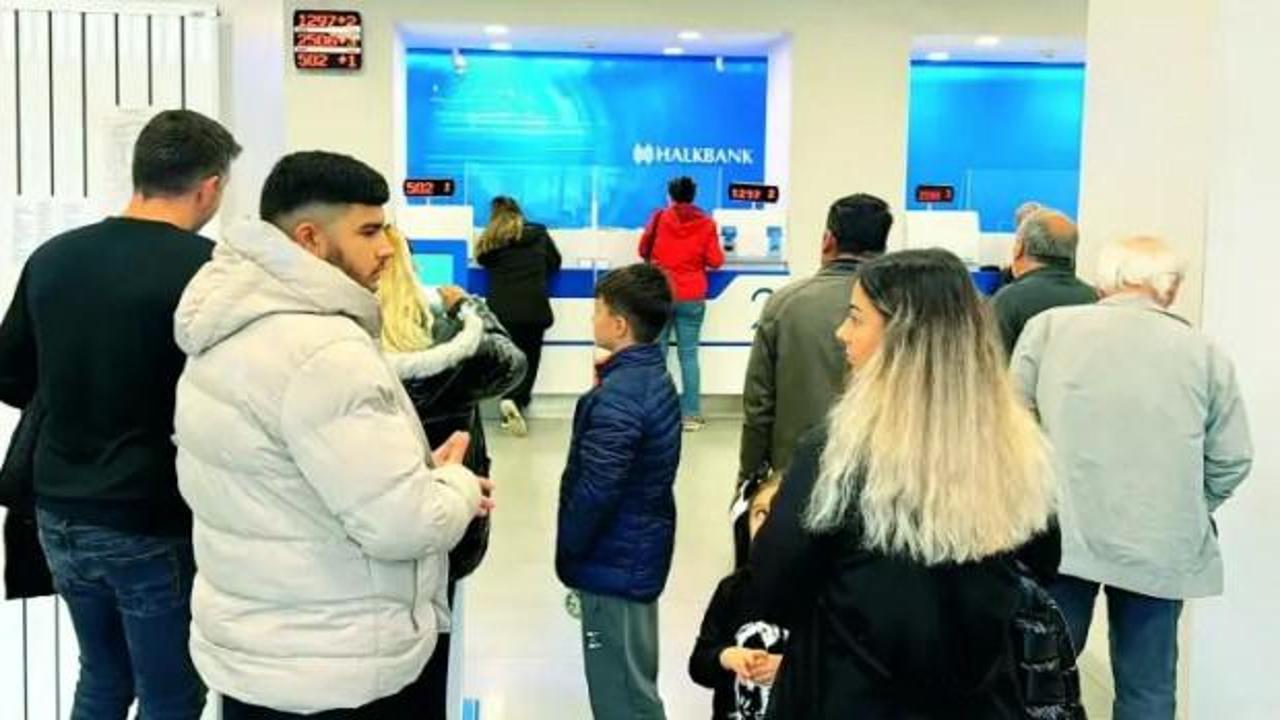 Yoğun ilgi sistemi kilitledi! Vatandaşlar bankalara akın etti!