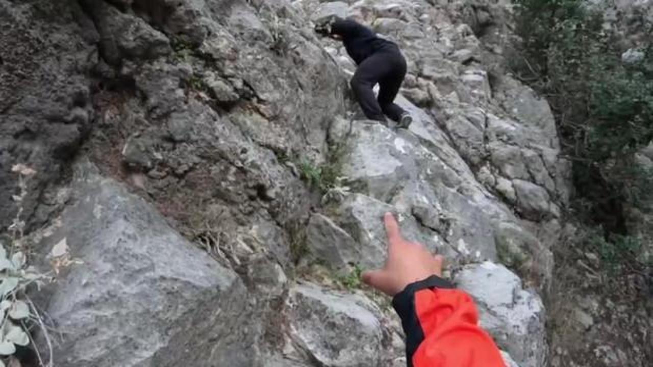  Yürüyüşe çıktıkları dağda mahsur kaldılar, yardımlarına JAK ve AFAD ekibi yetişti