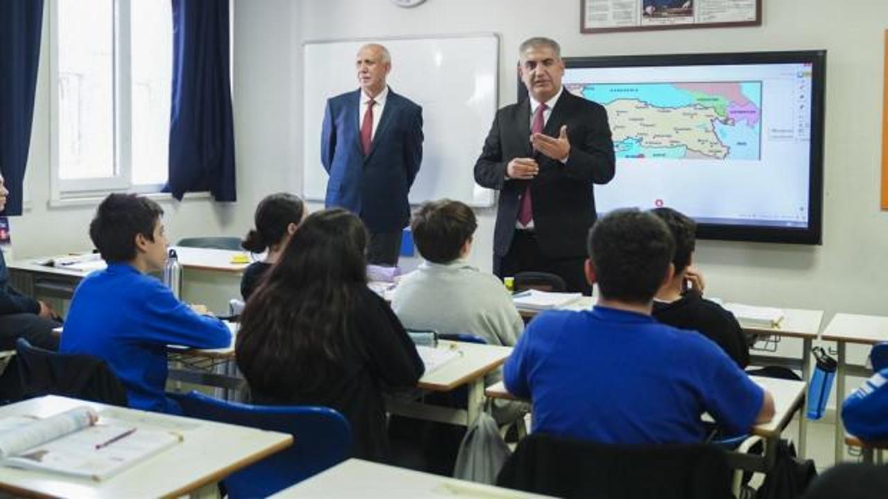 Baba, oğul, kız ve gelini aynı okulda öğretmenlik yapıyor