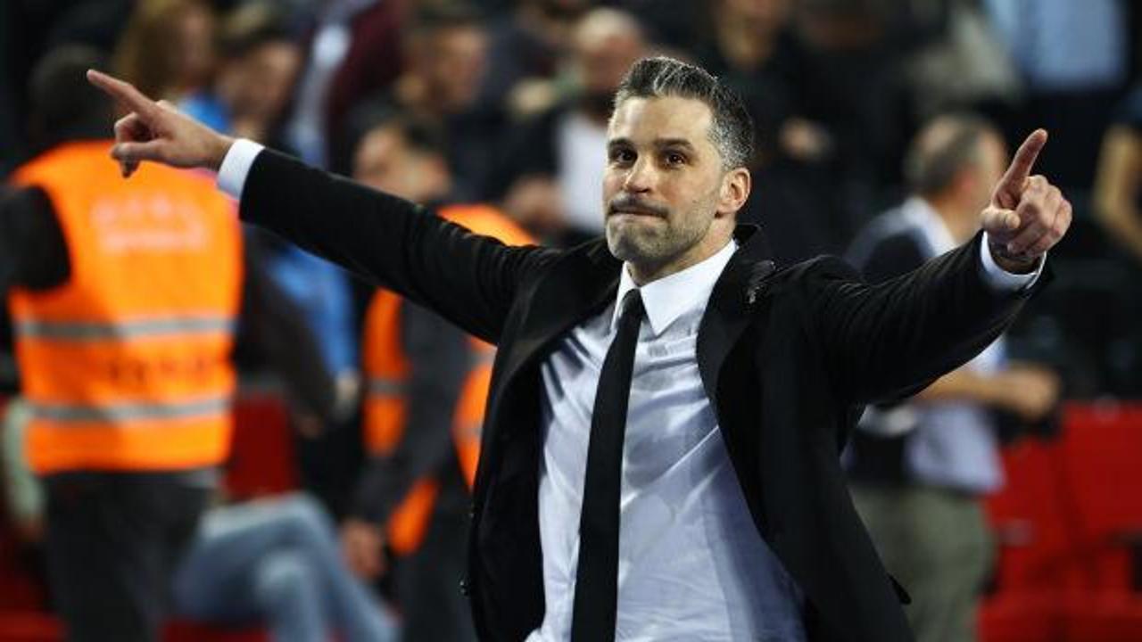 Bileği bükülmeden lider olan hoca başarının sırrını açıkladı!