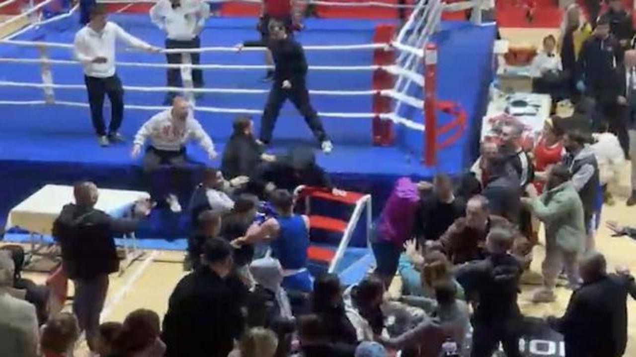 Boks maçı ring dışına taştı! Polisler kavgayı güçlükle ayırdı