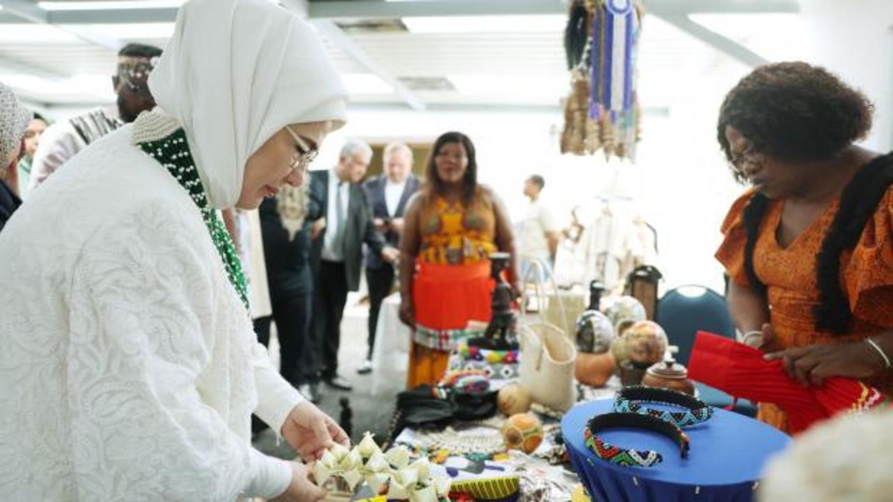 Emine Erdoğan'dan Güney Afrika'da Yunus Emre Enstitüsüne ziyaret