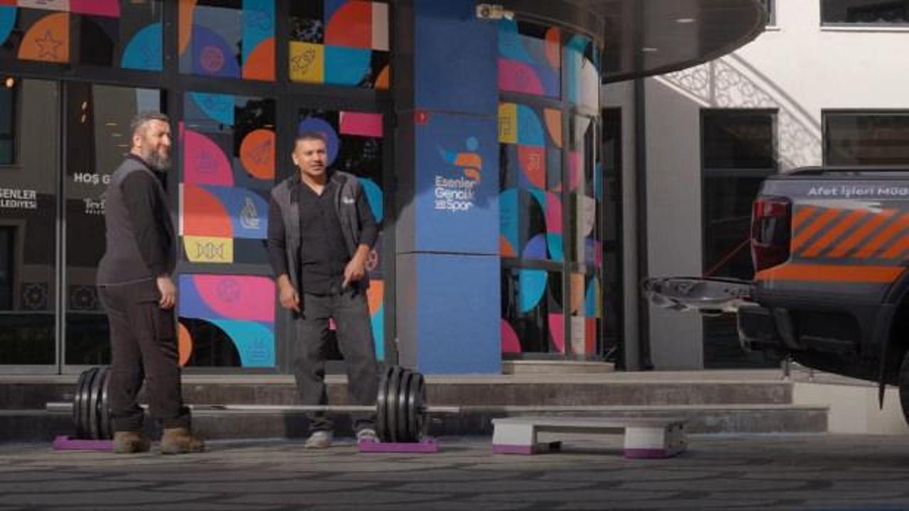 Esenlerli gen&ccedil;lerden Naim S&uuml;leymanoğlu&rsquo;na anlamlı anma