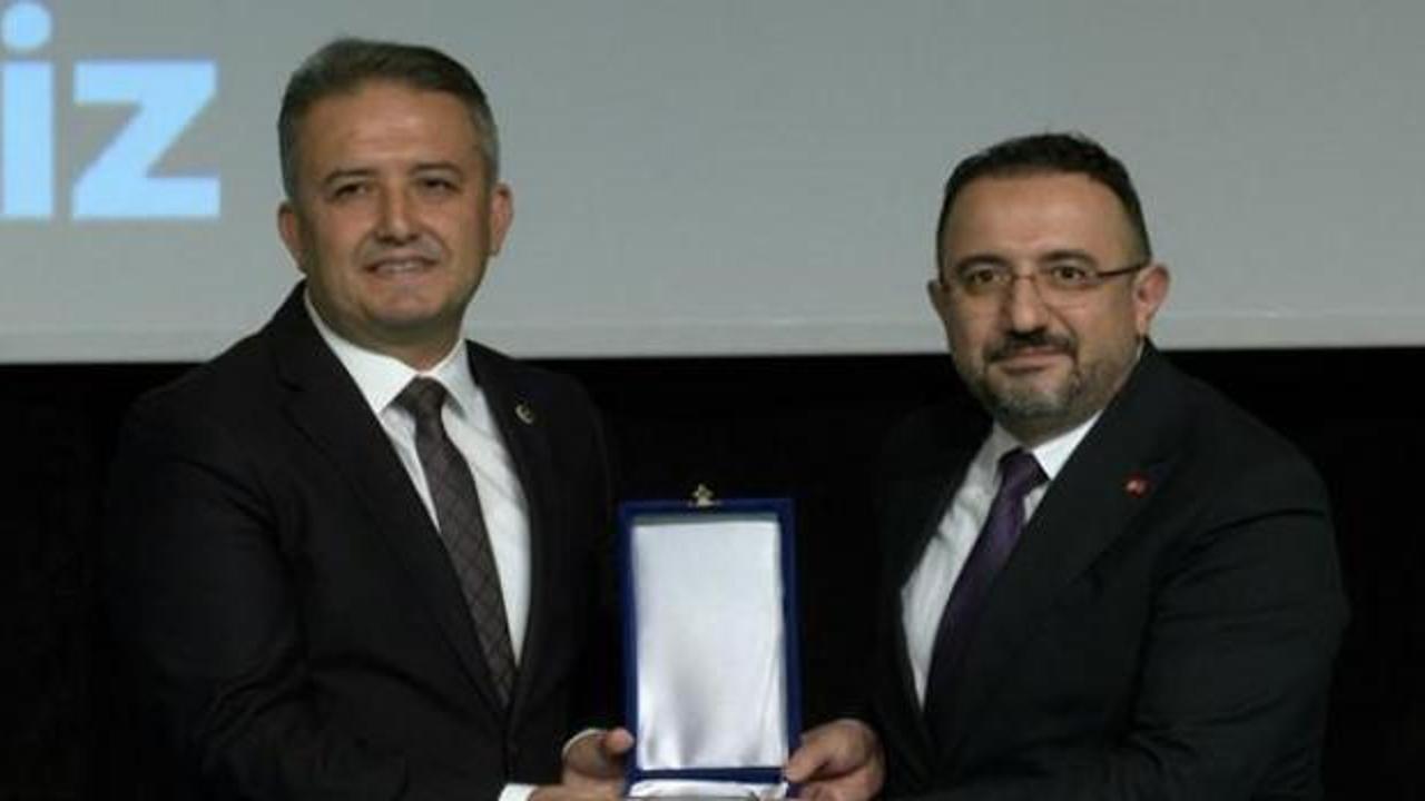 Haber7 ve ulketv.com'a &ldquo;Alanında İz Bırakan&rdquo; &Ouml;d&uuml;l&uuml;!