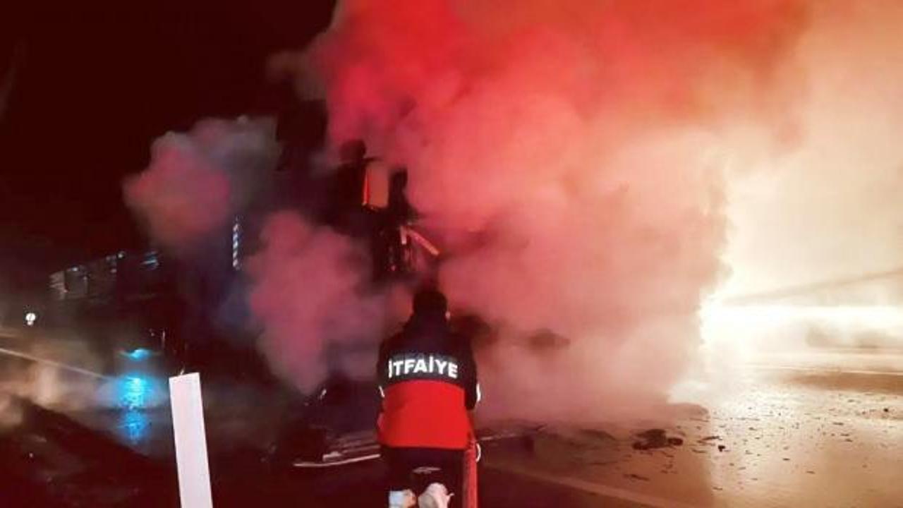 Hareket halindeki tır alev topuna döndü