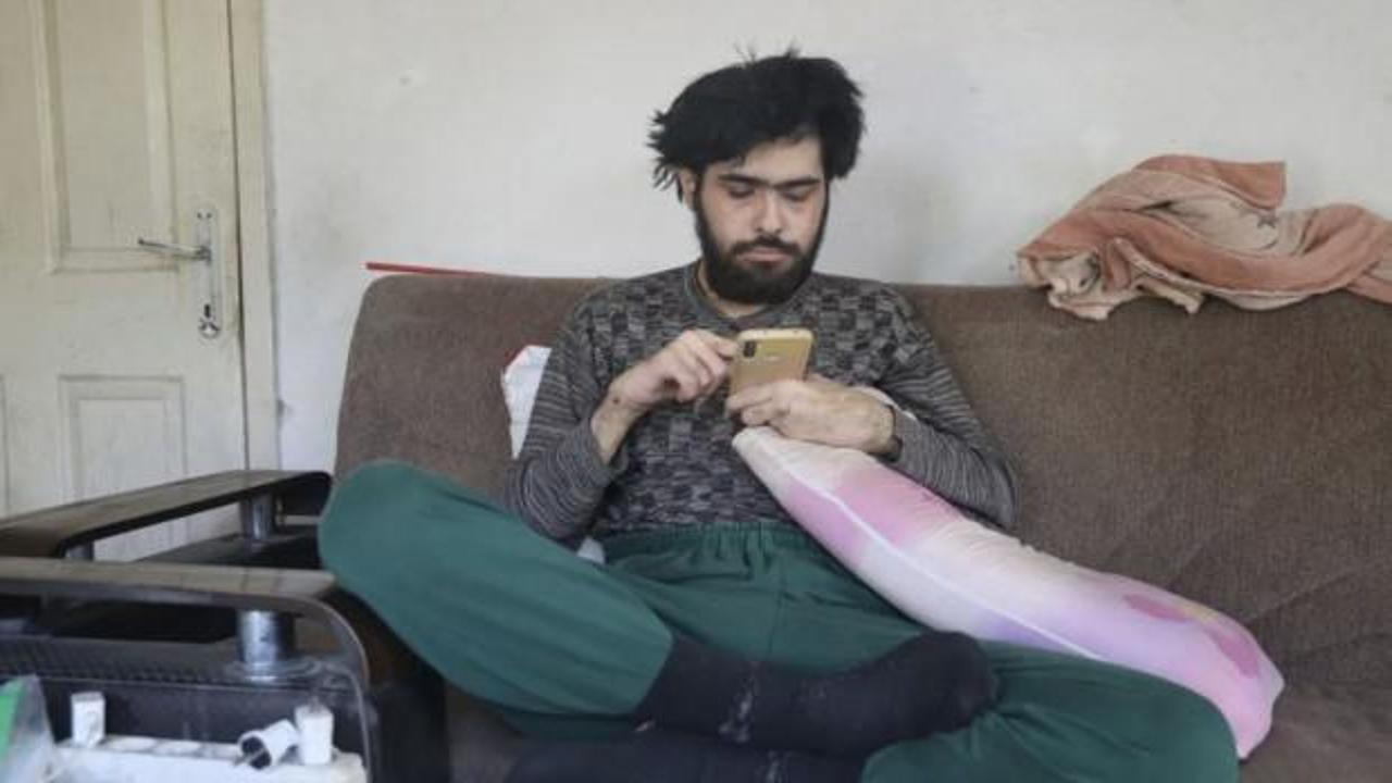 Hatay'da yıllardır dışarı çıkmayan Barış, arkadaşının nişanına katıldı