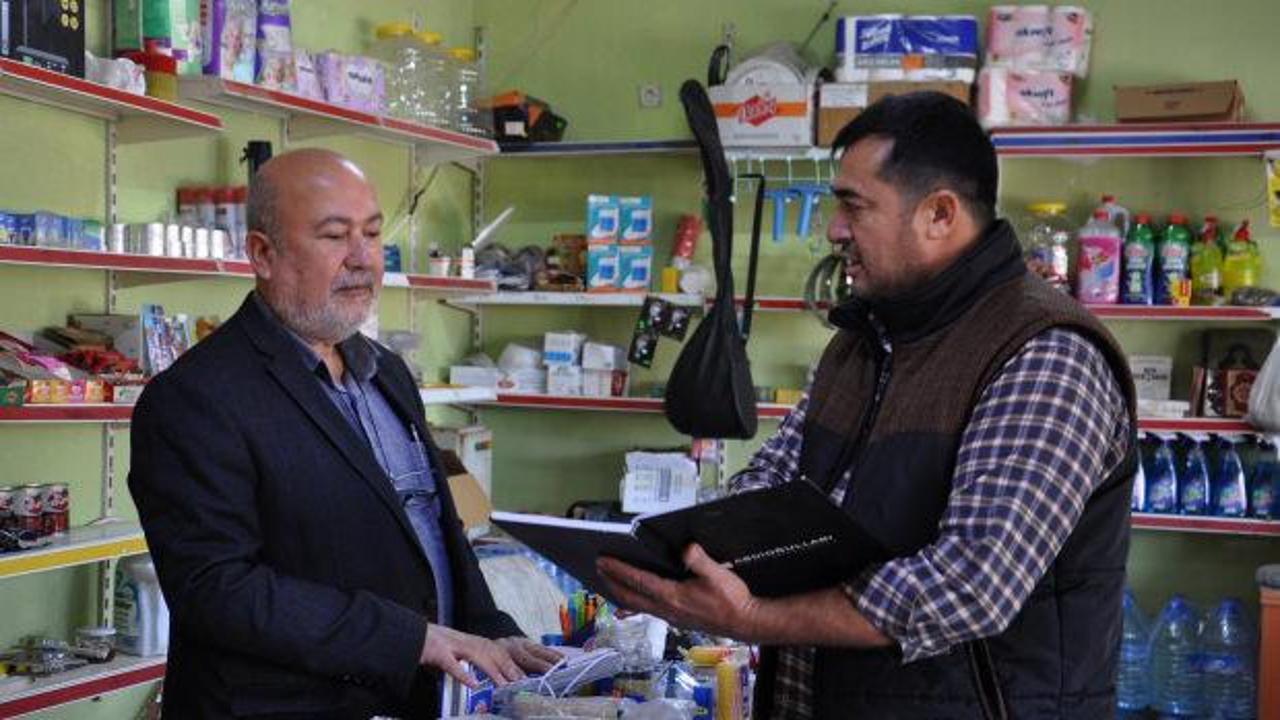 Hayırsever, bakkalın veresiye defterindeki 100 bin TL'lik borcu ödedi