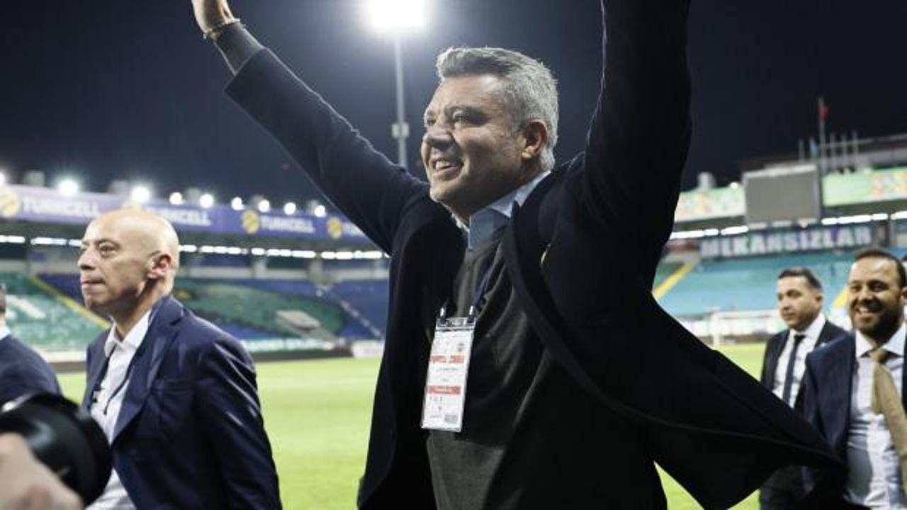 Maç biter bitmez polislerin yanına gitti: Geceye damga vuran anlar