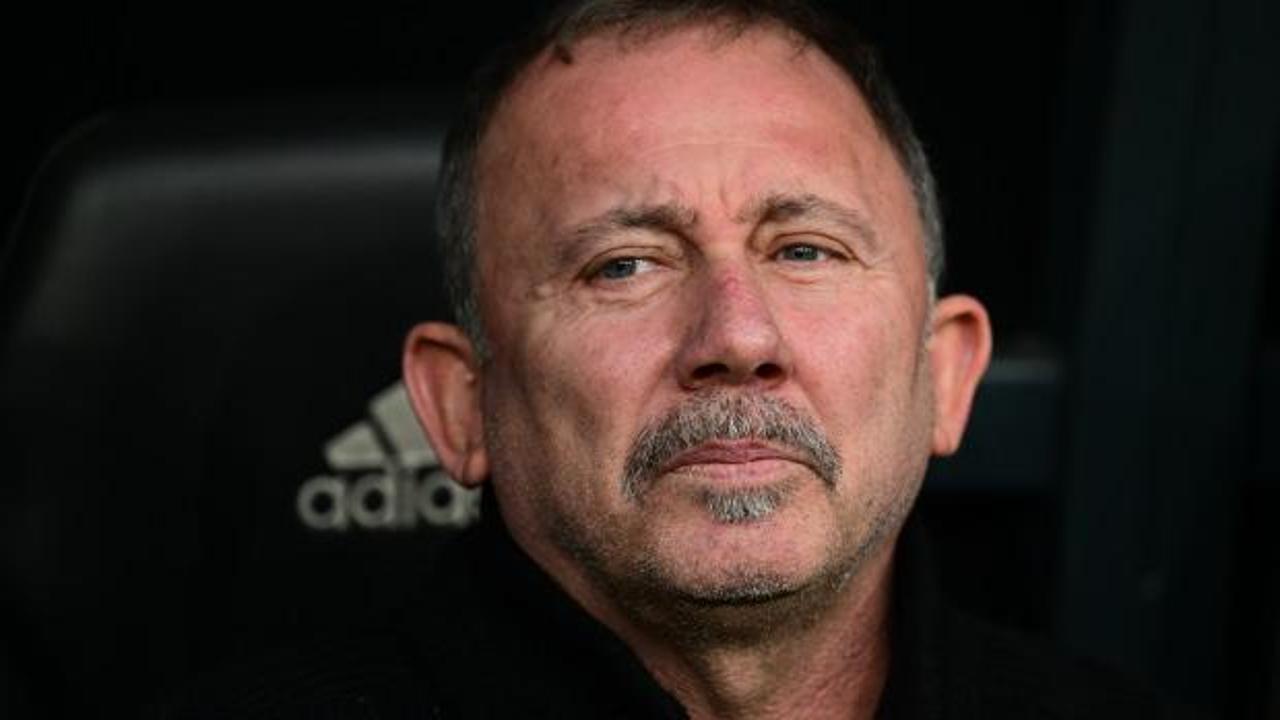 Beşiktaş tribünlerinden Sergen Yalçın'ı şok eden tezahürat!