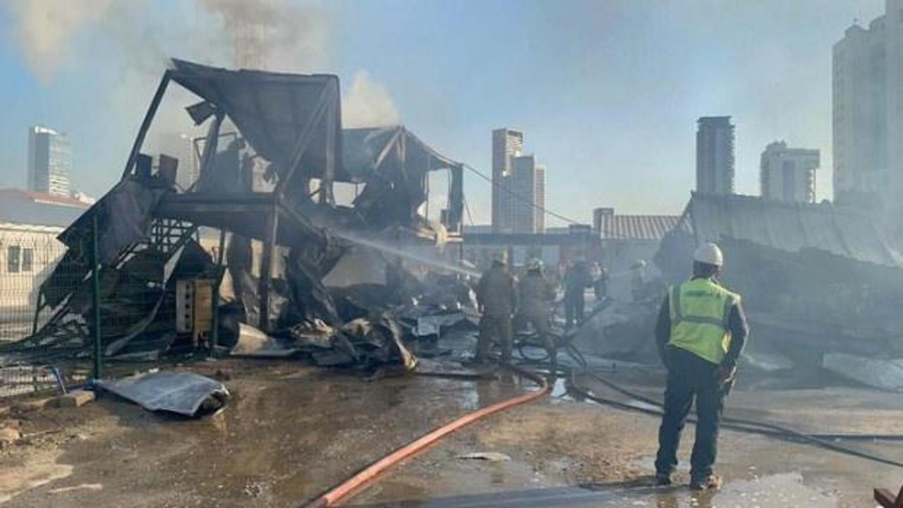 Şantiyede yangında otomobiller de yandı