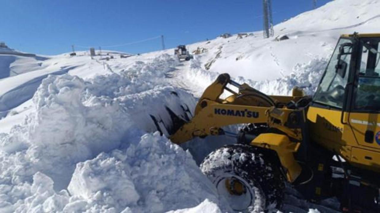 Şırnak’ta kar mesaisi erken başladı