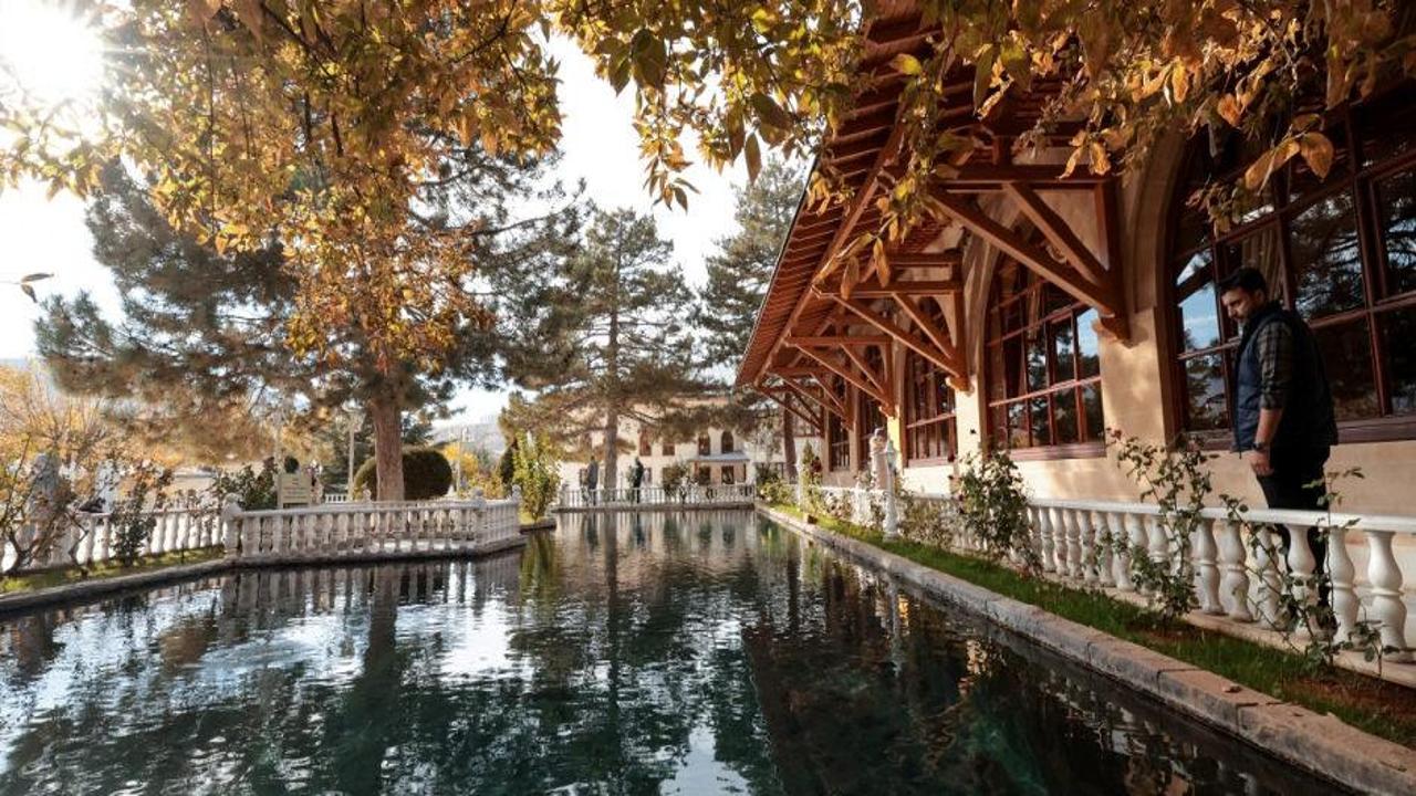 Somuncu Baba Külliyesi’nde sonbahar renkleri