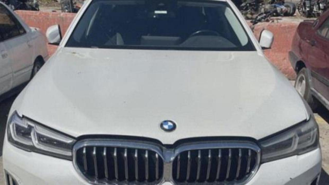 Yeni evli çifte avukat arkadaş kazığı: Araç alma vaadiyle düğün takılarını çarpmış