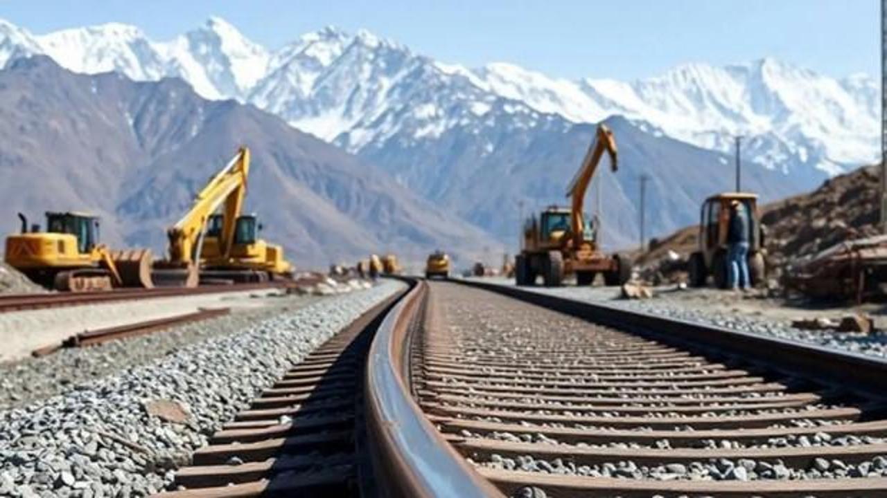 Çin'de tren işçilere çarptı! Çok sayıda ölü var